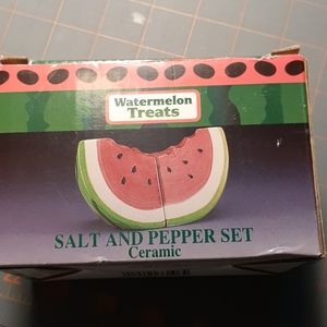 Watermelon salt and pepper set